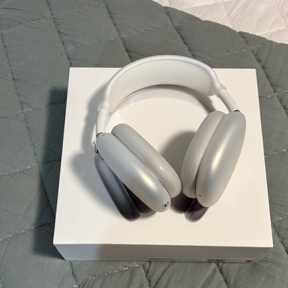 Apple Other - NIB AirPods Max with Smart Case- Silver